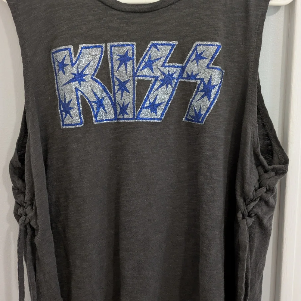 Lucky Brand Gray KISS band Graphic tank Top With Tie-Side Embellishments - Picture 2 of 4